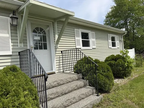 231 River Road Topsham ME 04086