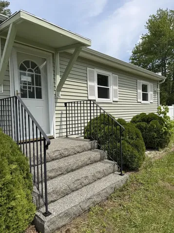 231 River Road Topsham ME 04086