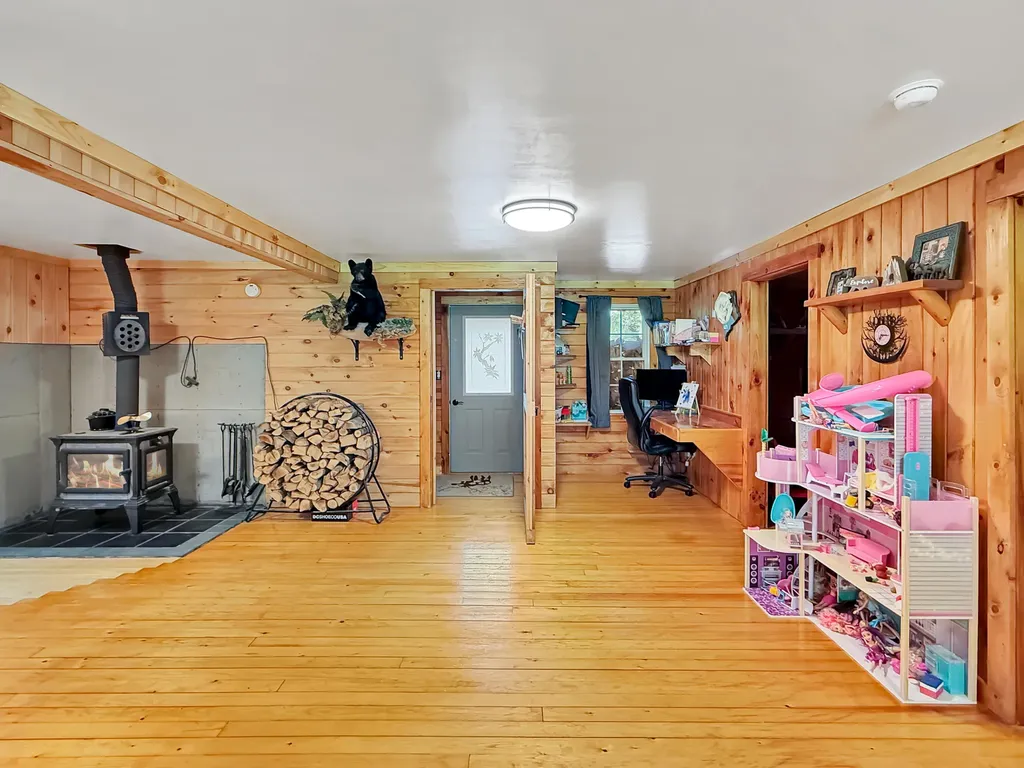 40 Onawa Road Elliottsville Twp ME 04443