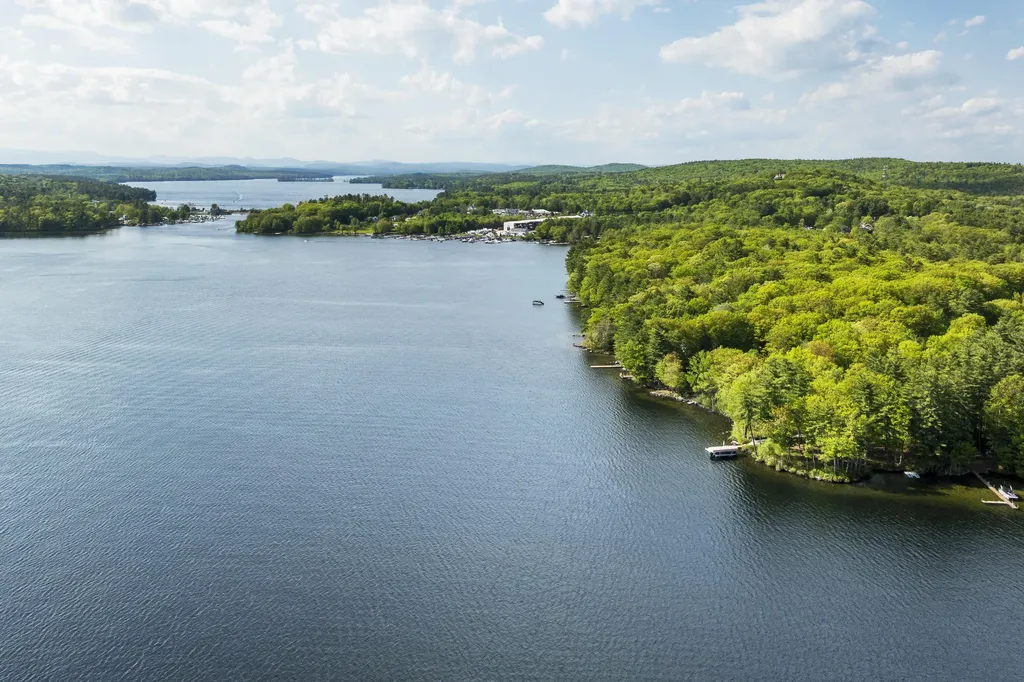 75 Scenic View Drive Naples ME 04055