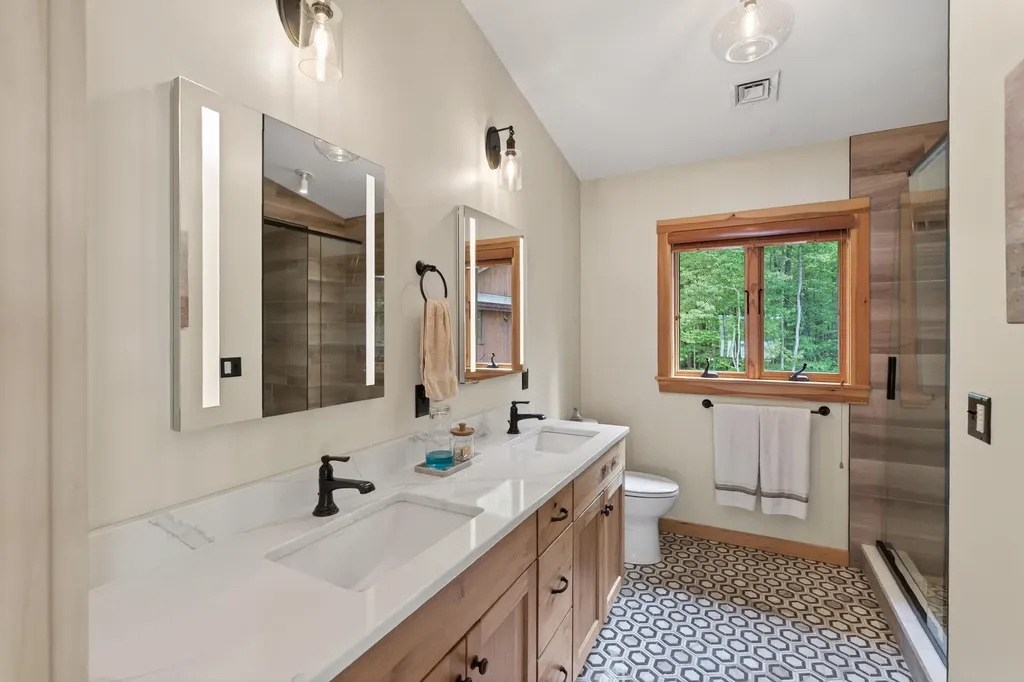 75 Scenic View Drive Naples ME 04055