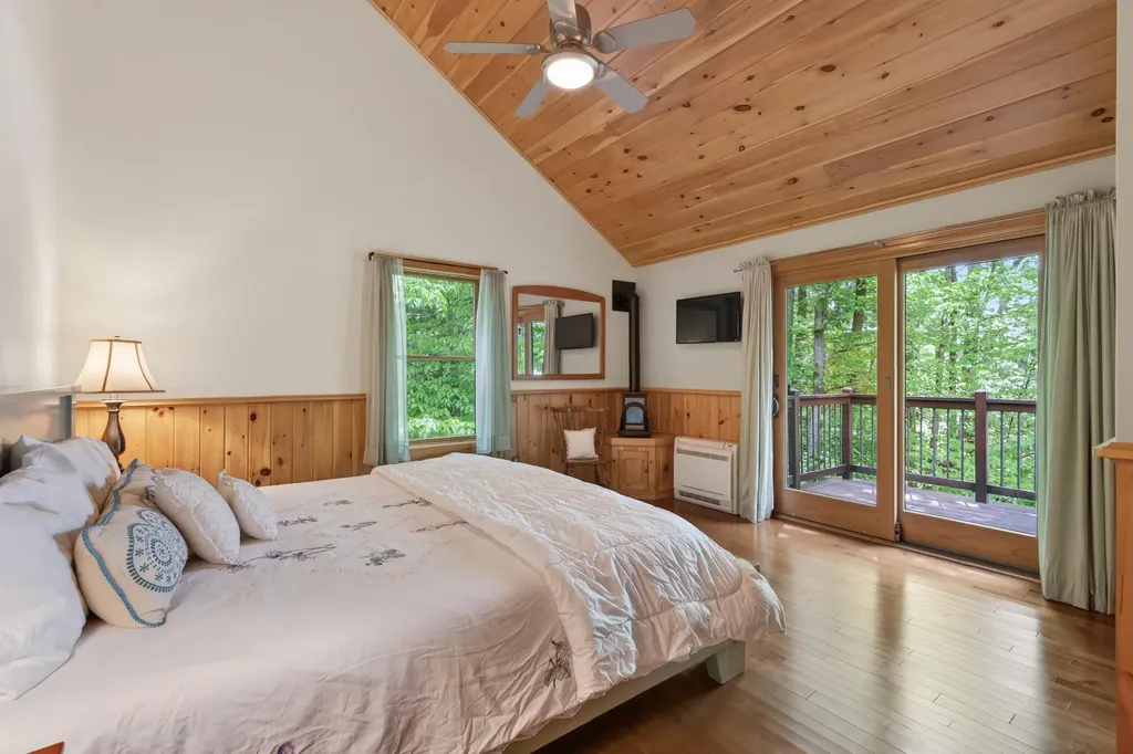 75 Scenic View Drive Naples ME 04055