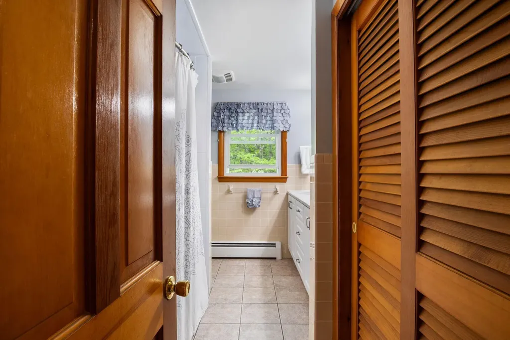 242 Spurwink Avenue Cape Elizabeth ME 04107