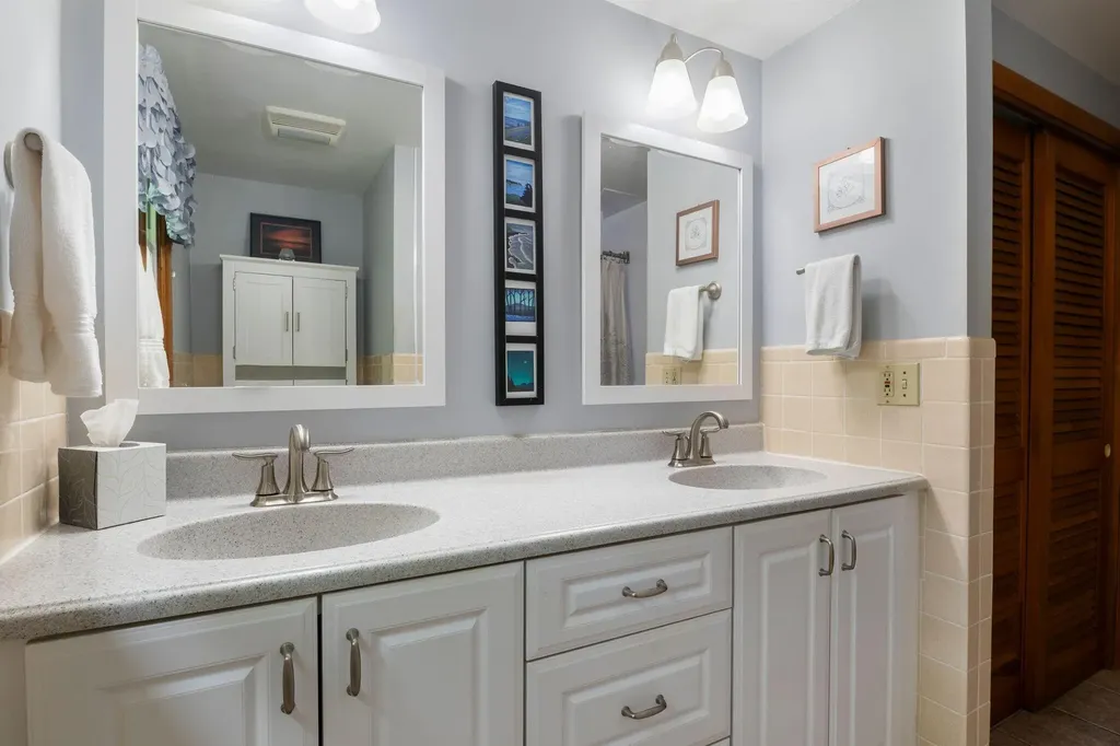 242 Spurwink Avenue Cape Elizabeth ME 04107