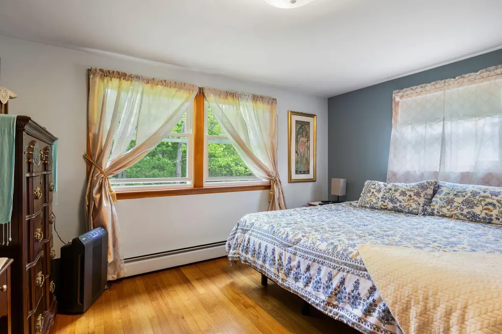 242 Spurwink Avenue Cape Elizabeth ME 04107