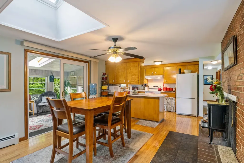 242 Spurwink Avenue Cape Elizabeth ME 04107