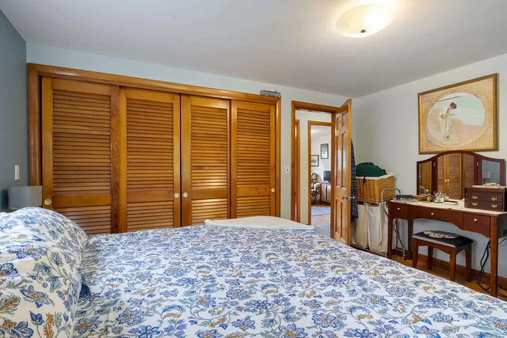 242 Spurwink Avenue Cape Elizabeth ME 04107