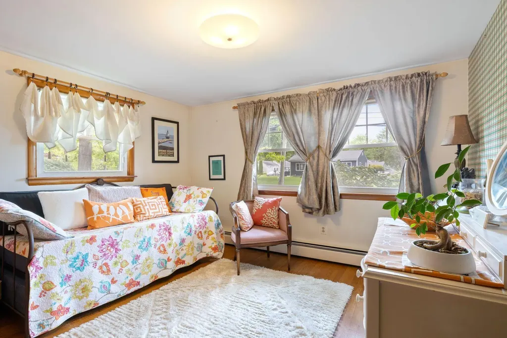 242 Spurwink Avenue Cape Elizabeth ME 04107