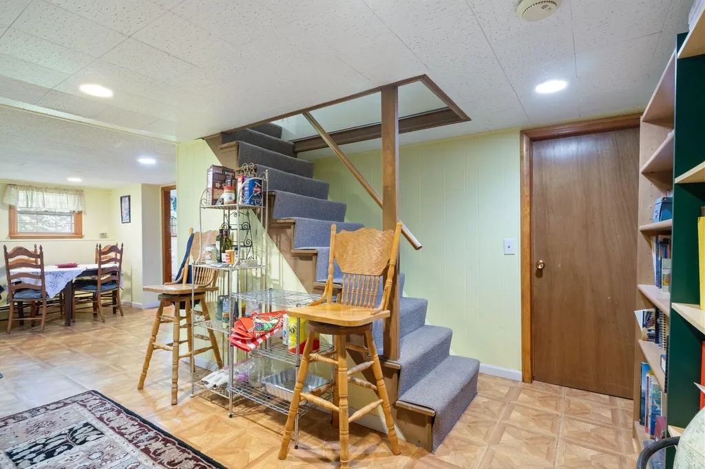 242 Spurwink Avenue Cape Elizabeth ME 04107