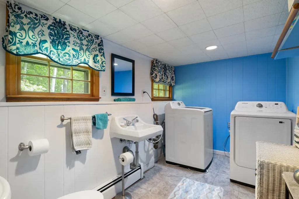 242 Spurwink Avenue Cape Elizabeth ME 04107