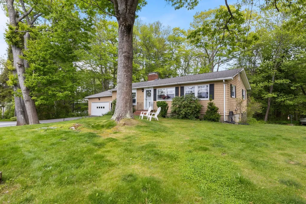 242 Spurwink Avenue Cape Elizabeth ME 04107