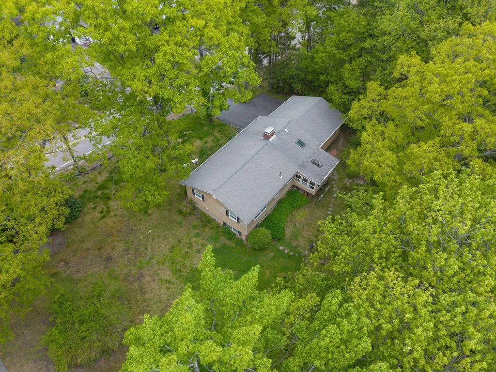 242 Spurwink Avenue Cape Elizabeth ME 04107