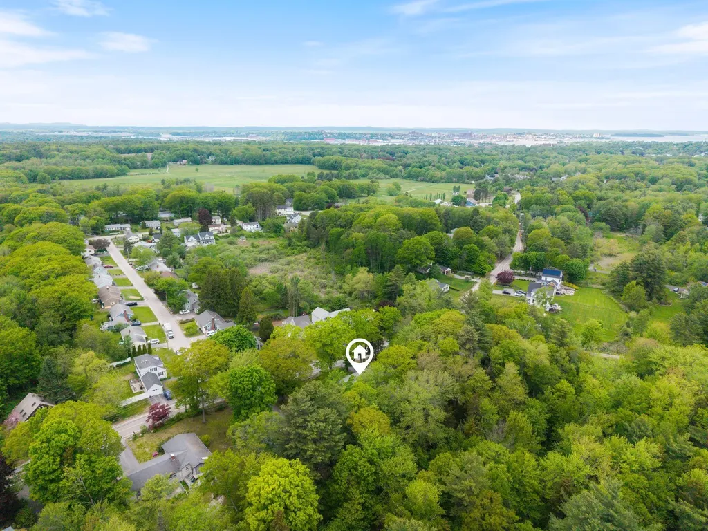 242 Spurwink Avenue Cape Elizabeth ME 04107