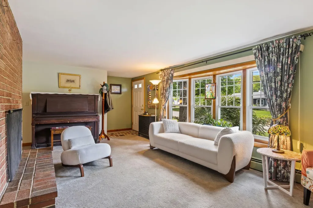 242 Spurwink Avenue Cape Elizabeth ME 04107