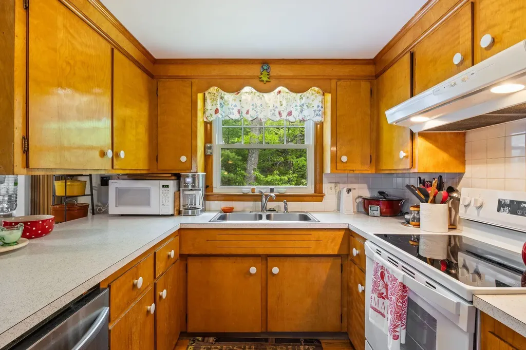 242 Spurwink Avenue Cape Elizabeth ME 04107