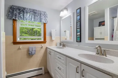 242 Spurwink Avenue Cape Elizabeth ME 04107