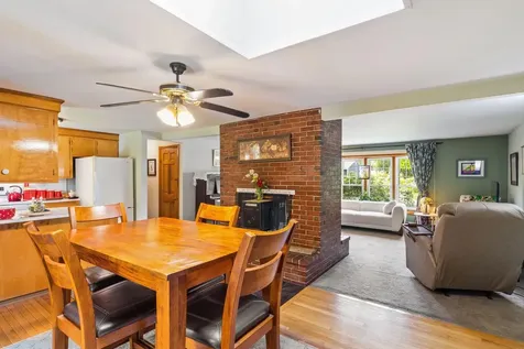 242 Spurwink Avenue Cape Elizabeth ME 04107