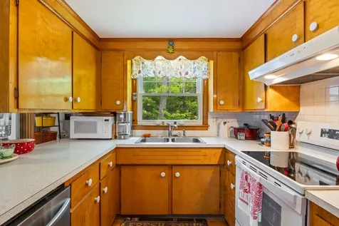 242 Spurwink Avenue Cape Elizabeth ME 04107