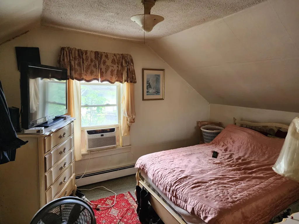 89 Oak Street Lewiston ME 04240