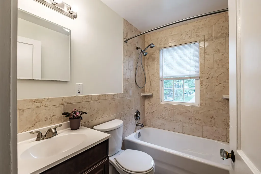 84 Oakhurst Road Cape Elizabeth ME 04107
