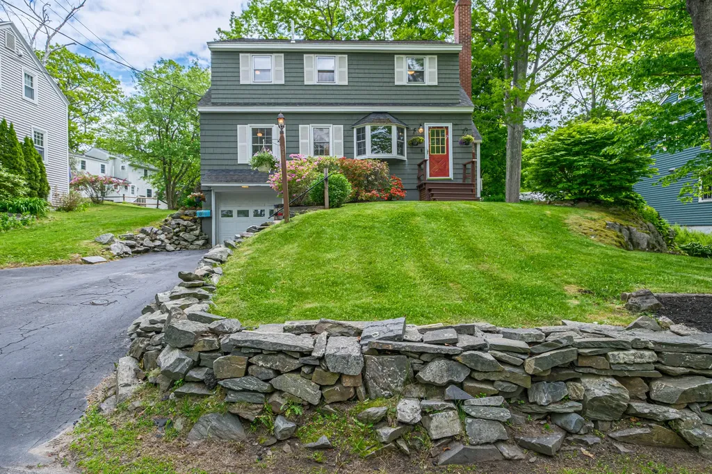 84 Oakhurst Road Cape Elizabeth ME 04107