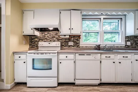 84 Oakhurst Road Cape Elizabeth ME 04107