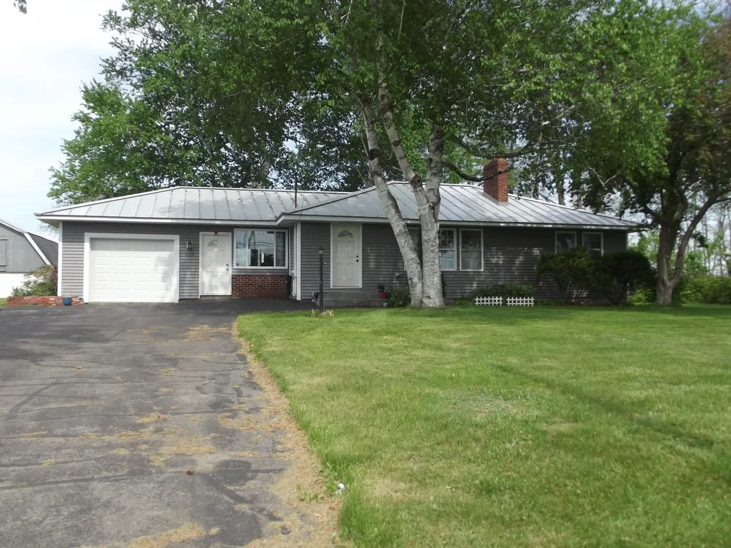 225 Skowhegan Fairfield ME 04937