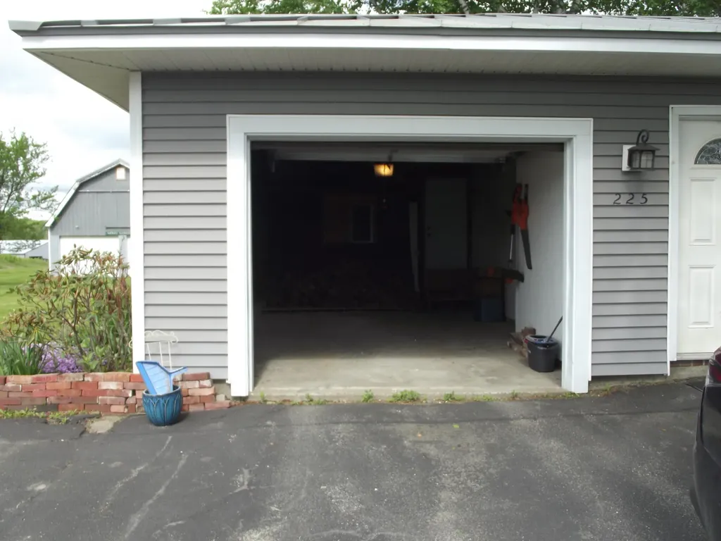225 Skowhegan Fairfield ME 04937