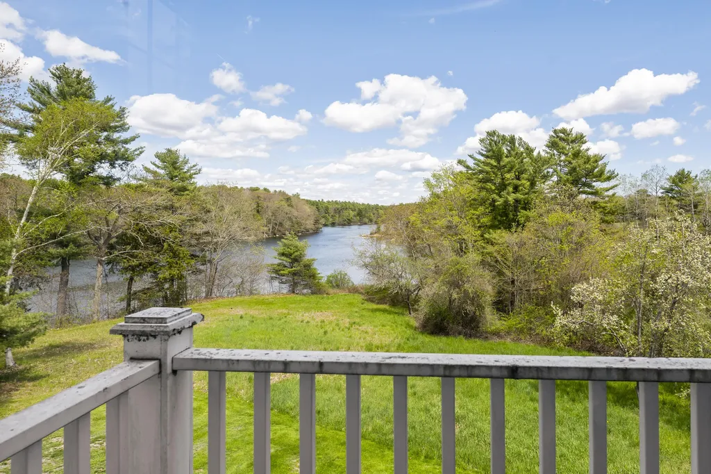 36 Pleasant Street Damariscotta ME 04553