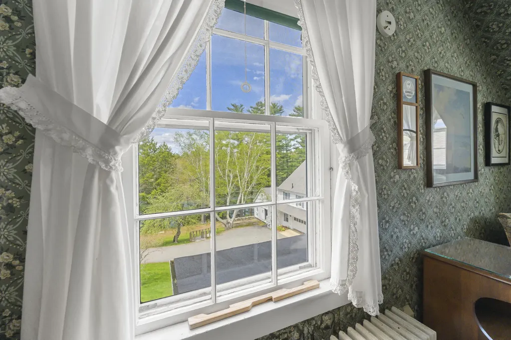 36 Pleasant Street Damariscotta ME 04553