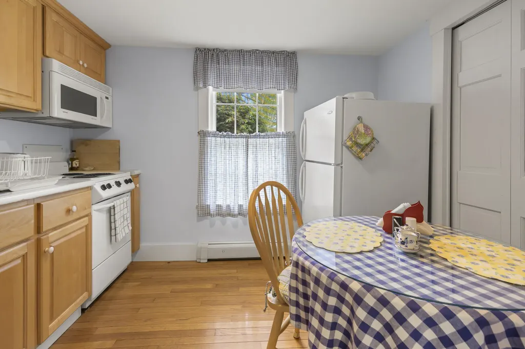 36 Pleasant Street Damariscotta ME 04553