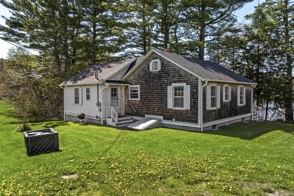 36 Pleasant Street Damariscotta ME 04553