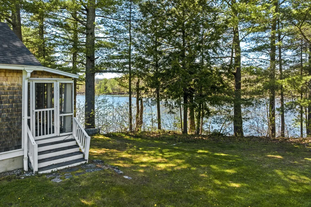 36 Pleasant Street Damariscotta ME 04553