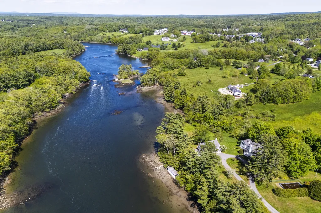 36 Pleasant Street Damariscotta ME 04553