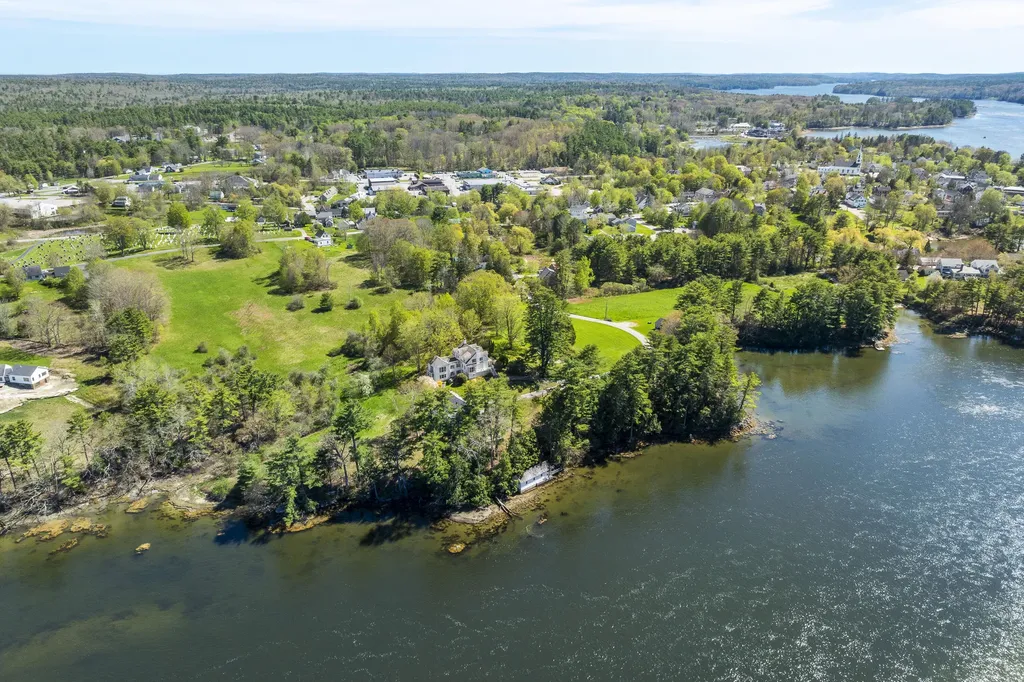 36 Pleasant Street Damariscotta ME 04553