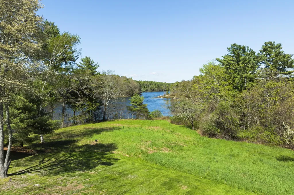 36 Pleasant Street Damariscotta ME 04553