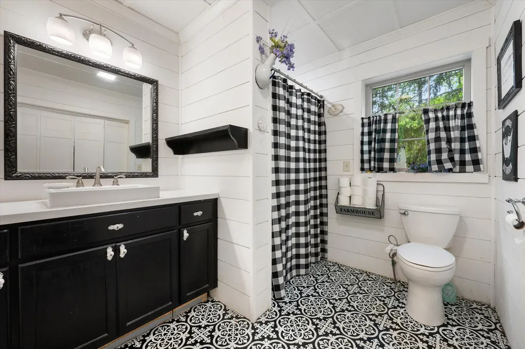 1572 River Road Bucksport ME 04416