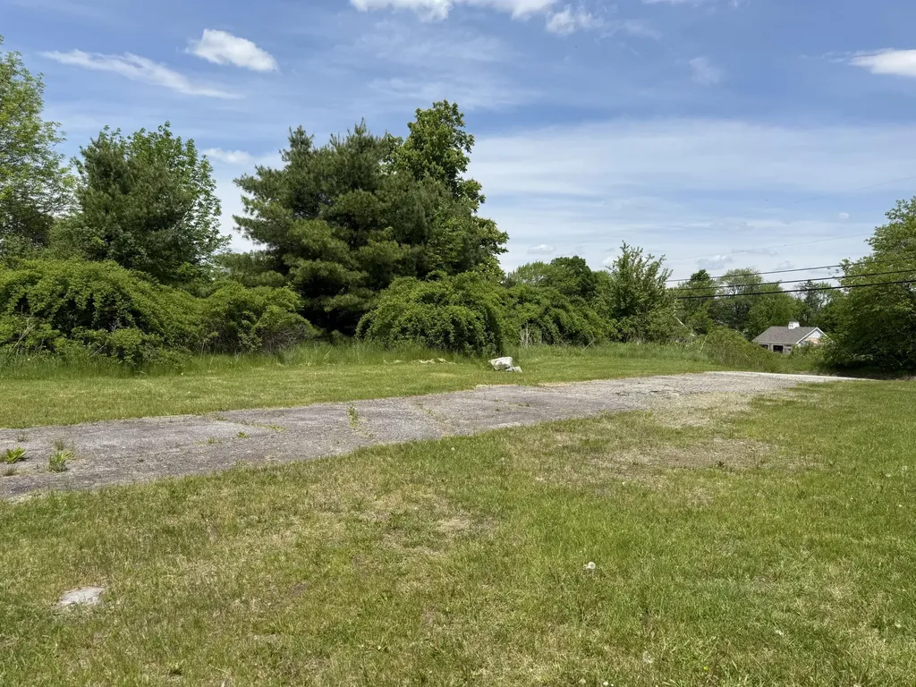 19 Duckpuddle Road Nobleboro ME 04555