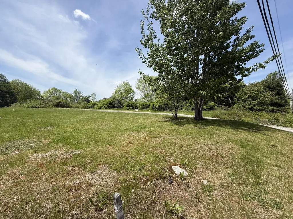 19 Duckpuddle Road Nobleboro ME 04555