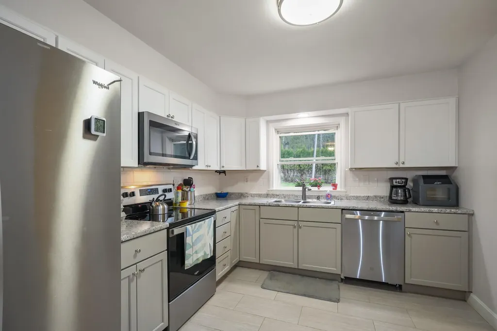 2611 Kennebec Newburgh ME 04444