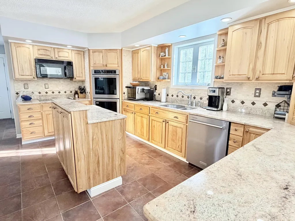 76 Fowler Road Hampden ME 04444