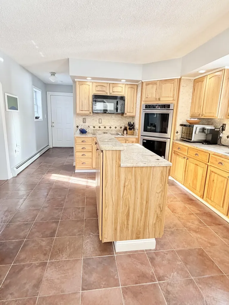 76 Fowler Road Hampden ME 04444