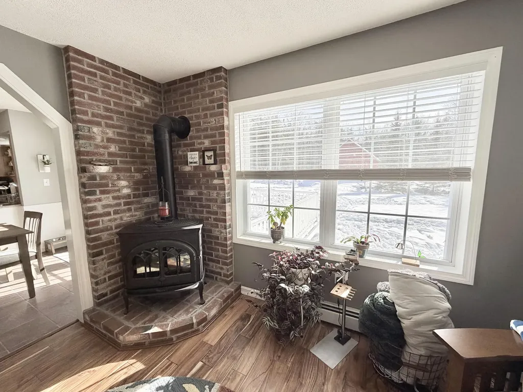 76 Fowler Road Hampden ME 04444