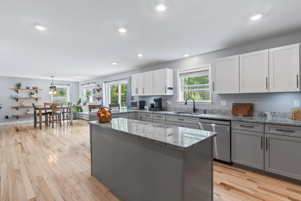 122 Thomas Point Road Brunswick ME 04011