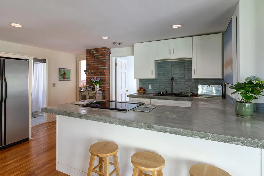 24 Maddox Pond Road Biddeford ME 04005