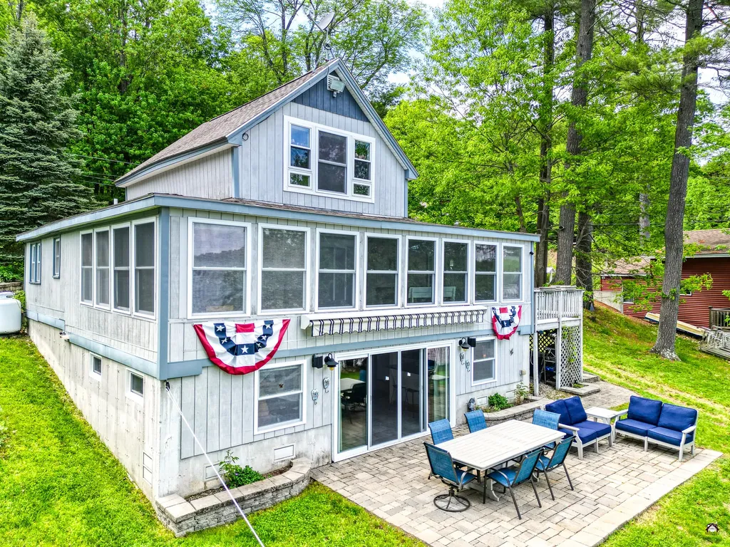 107 Lakeshore Drive Leeds ME 04263