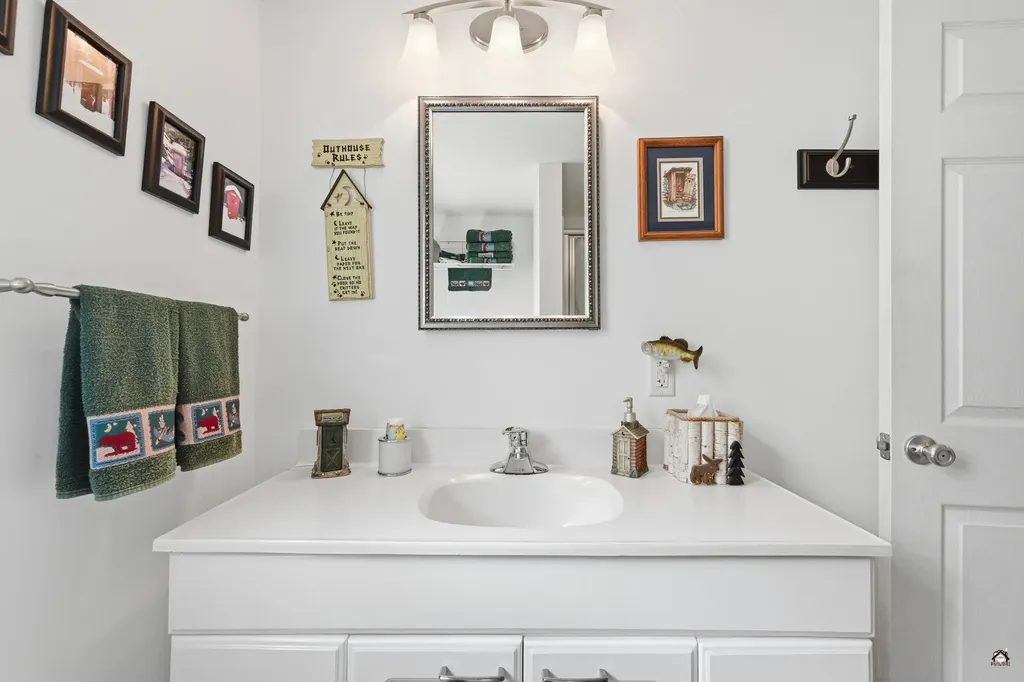 107 Lakeshore Drive Leeds ME 04263