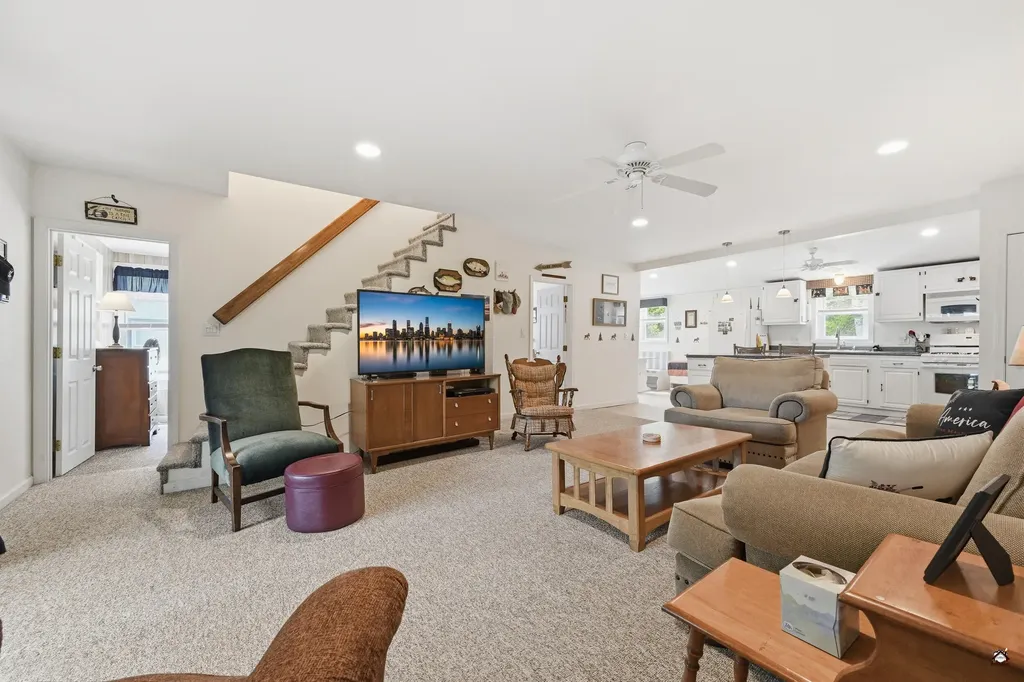 107 Lakeshore Drive Leeds ME 04263