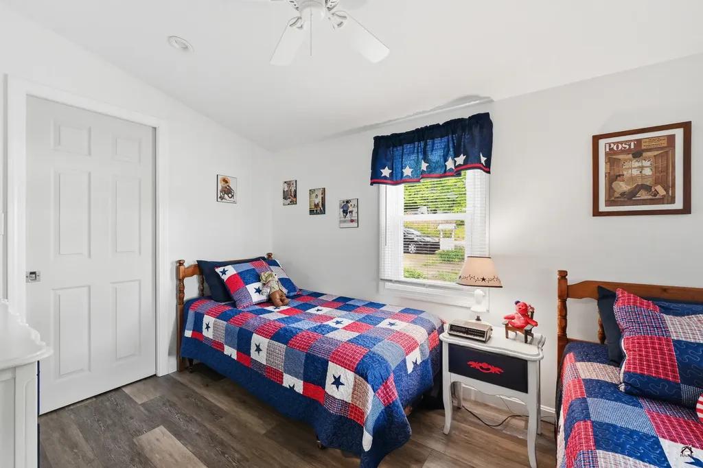 107 Lakeshore Drive Leeds ME 04263