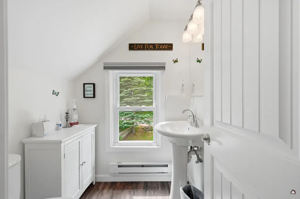 107 Lakeshore Drive Leeds ME 04263